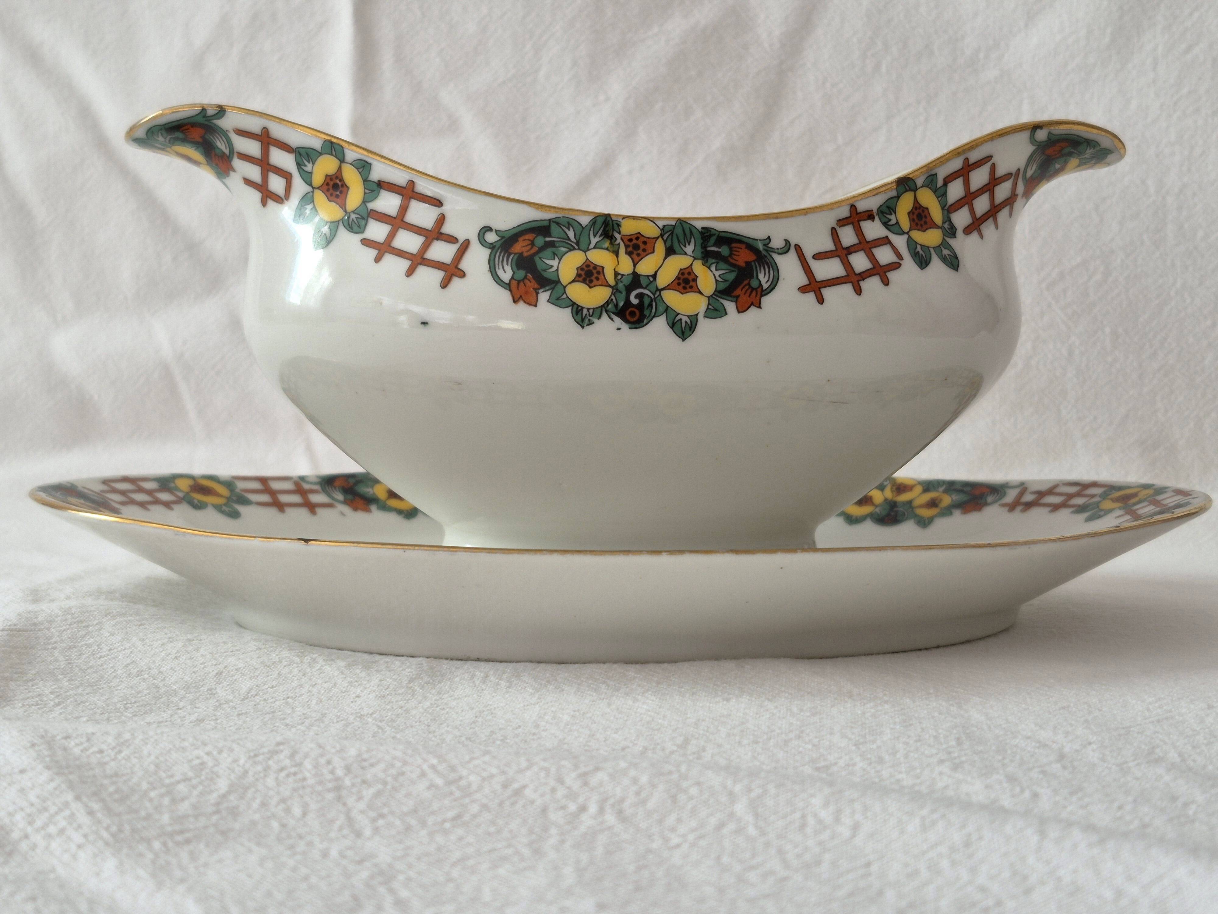 Art Deco sauce boat porcelain from Limoges, André François, A568
