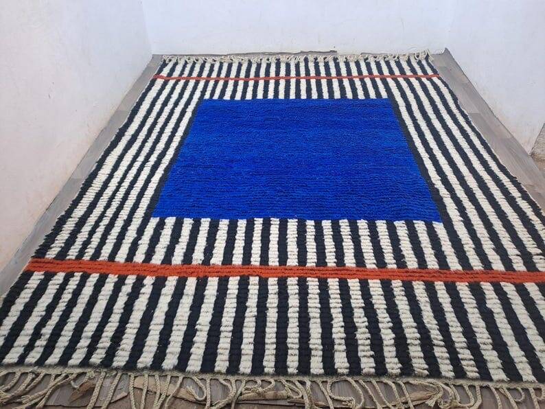 Handmade pure wool rug, size 200 x 300 cm.
