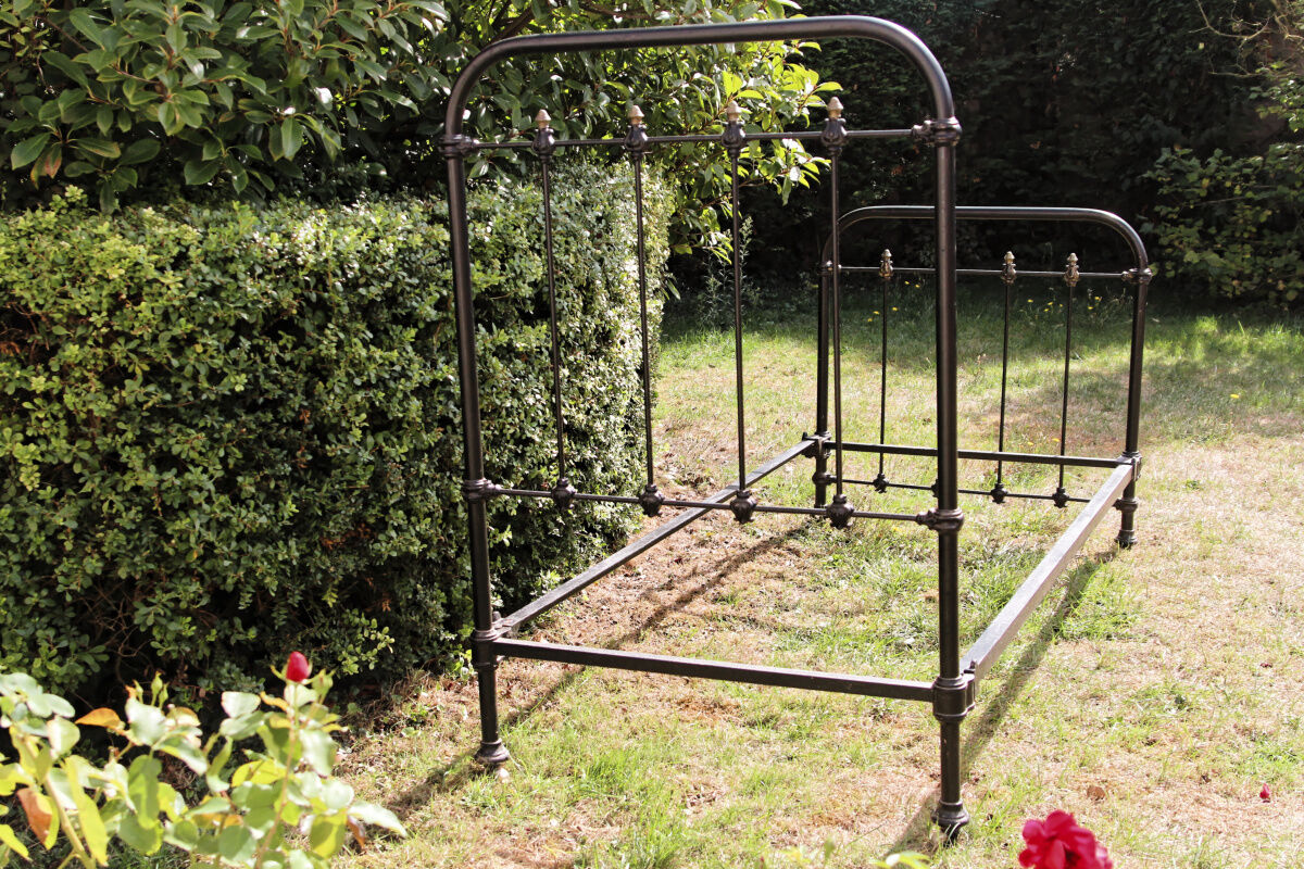 Cast iron bed, one person