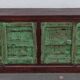 Buffet long en bois avec portes anciennes vertes