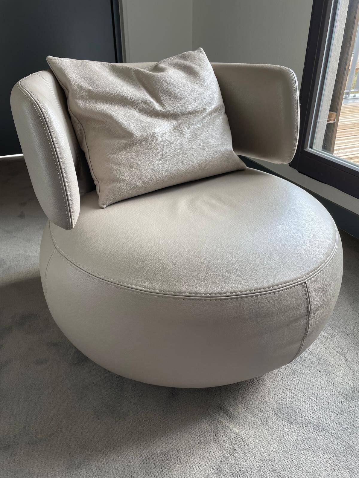 Design swivel armchair "CURL" by Roche Bobois - Light Grey Leather