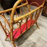 Porte revue en rotin vintage