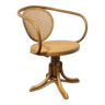 Chaise pivotante vintage en bois courbé.