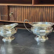 English tea/coffee service from the 1930s in silver-plated metal.