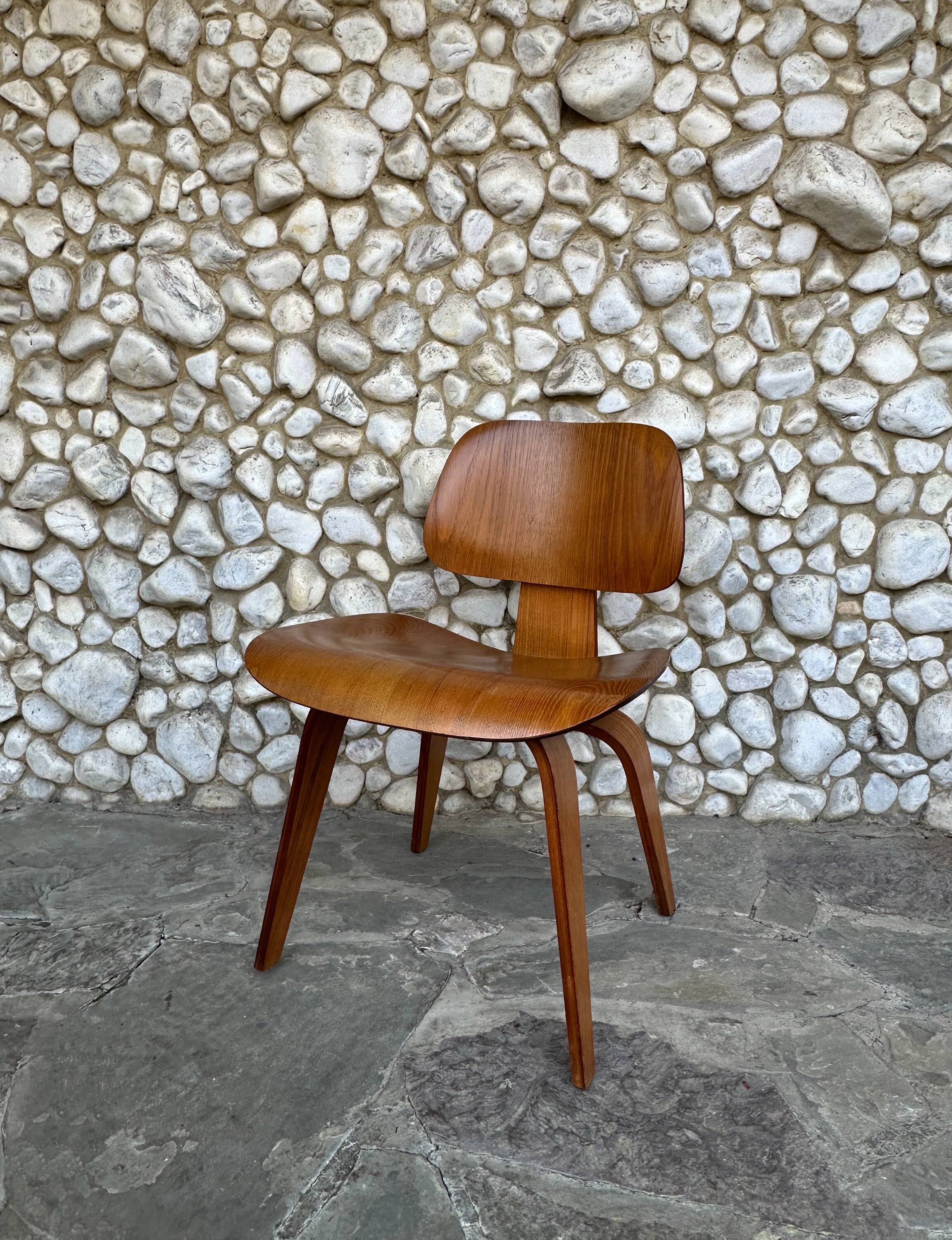 DCW chair in walnut by Charles & Ray Eames for Herman Miller, 1950-53