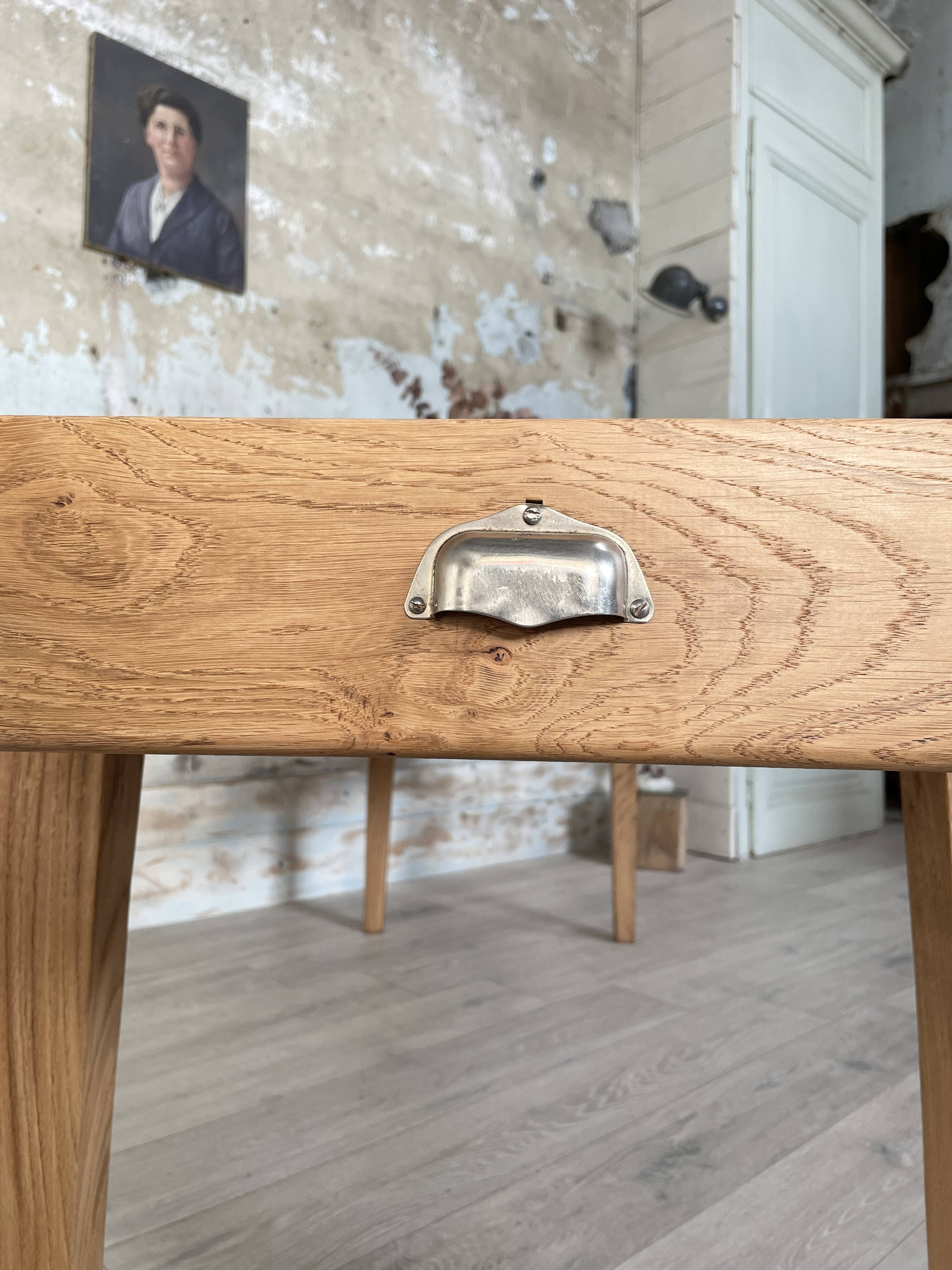 Vintage farmhouse table in solid oak.
