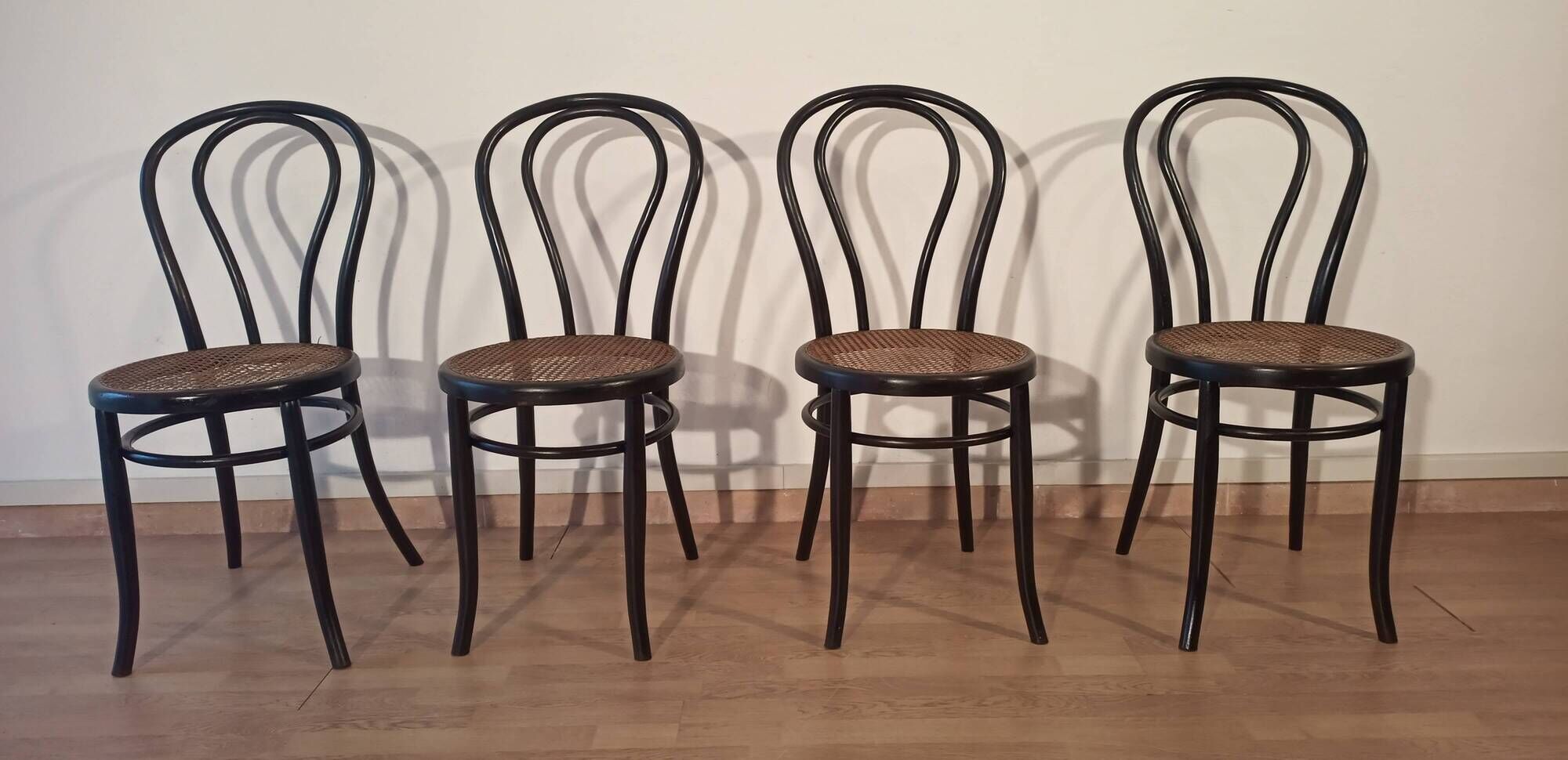 Chaises de salle à manger en hêtre courbé dans le style de Thonet, Italie, lot de 4