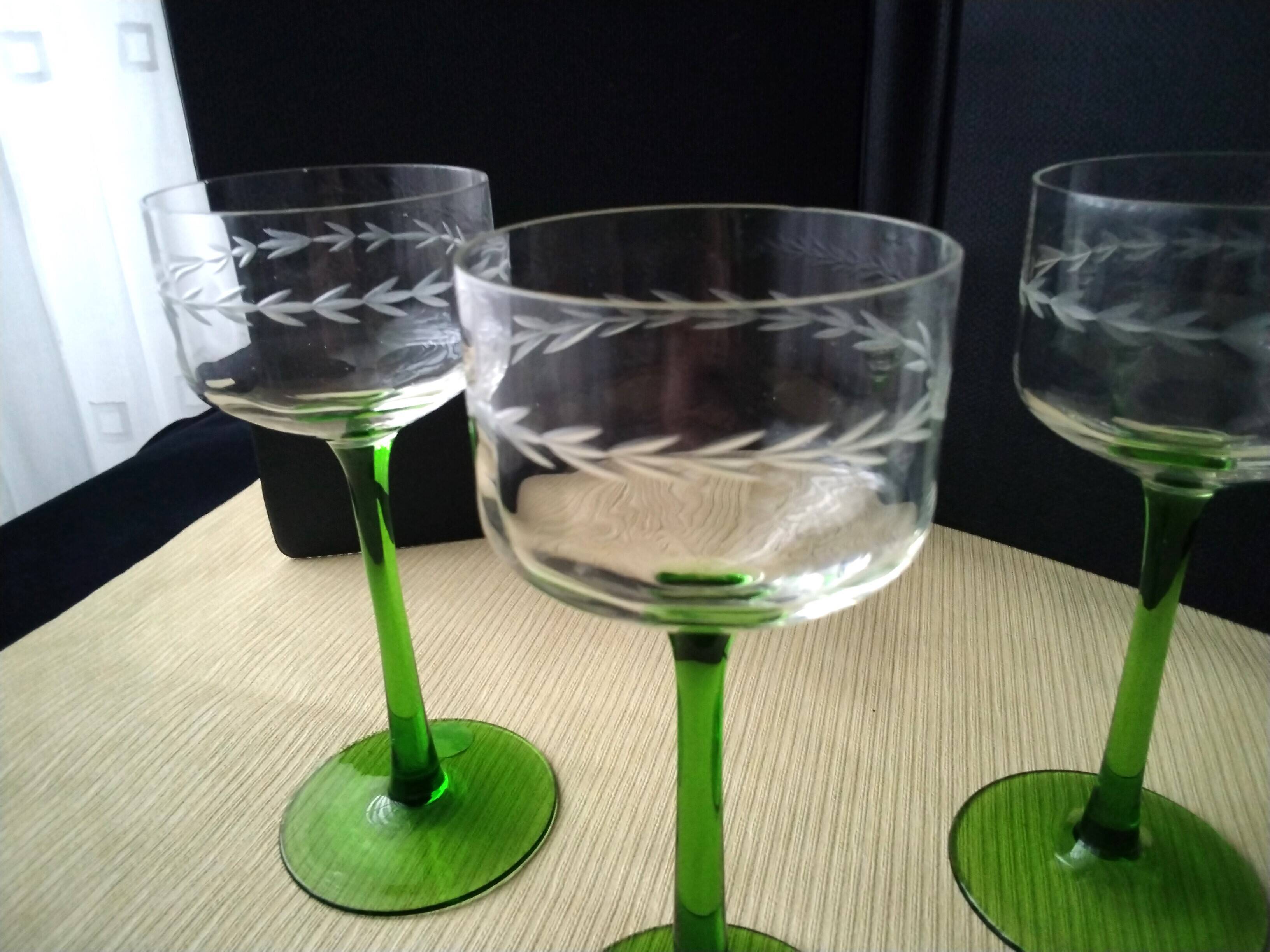 3 Grands verres à vin blanc d'Alsace  Décor meulé