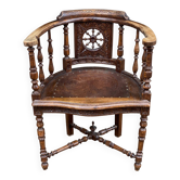 Fauteuil de bureau breton en bois massif courbé et sculpté XVIIIème