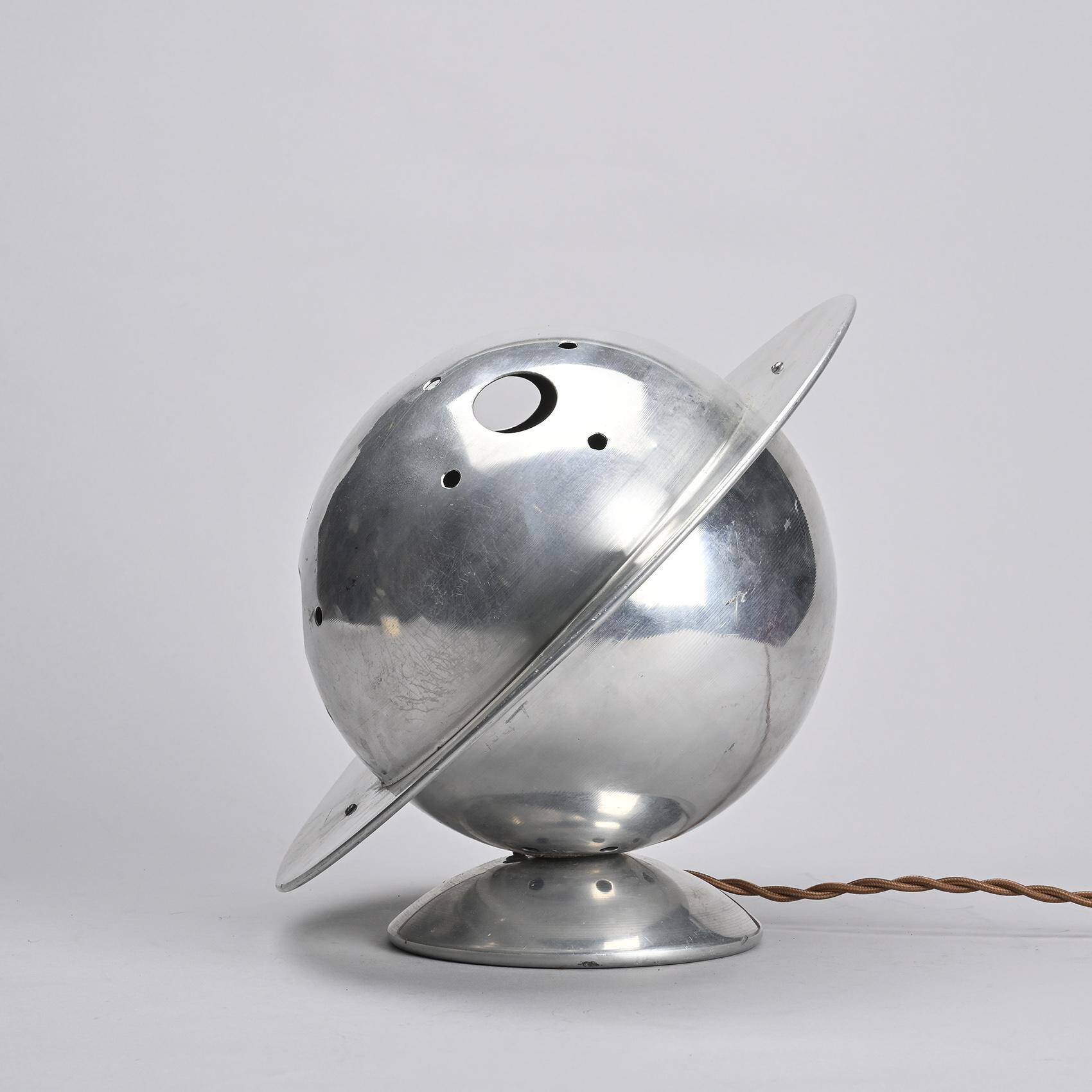 Lampe de table moderniste en aluminium, France, vers 1930