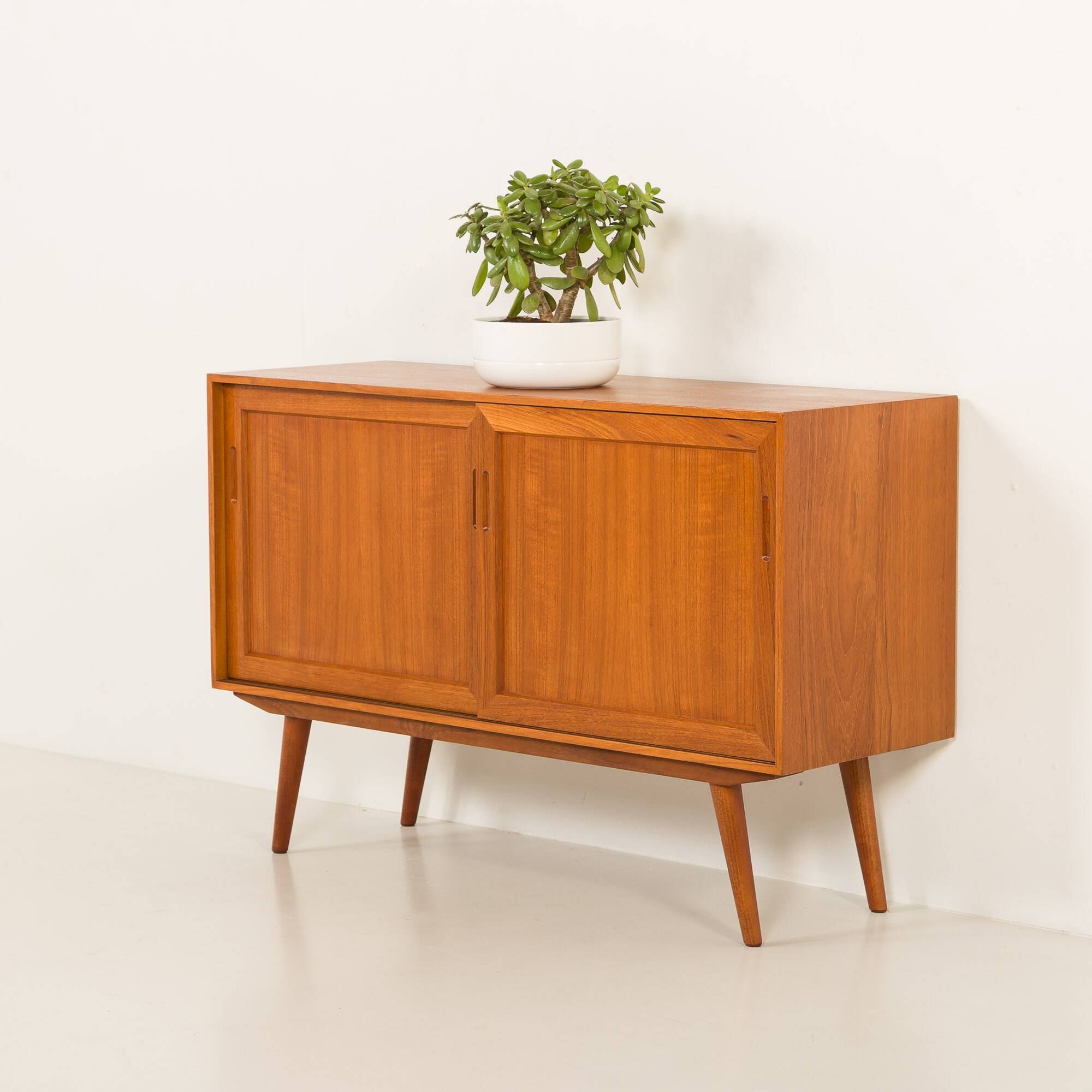 Small Scandinavian teak sideboard, 1970s