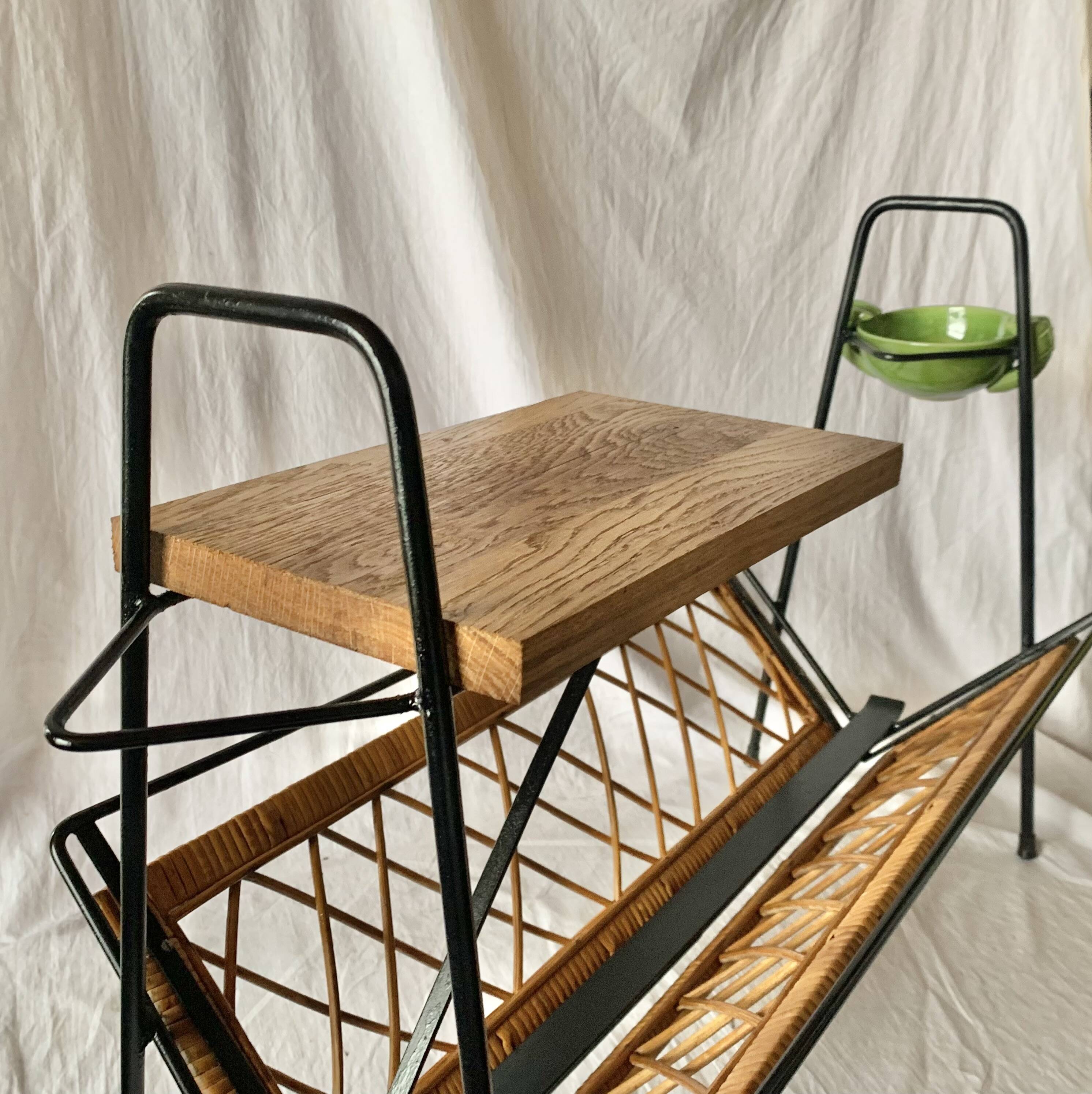 Vintage magazine rack in black metal, wood and rattan with ceramic ashtray