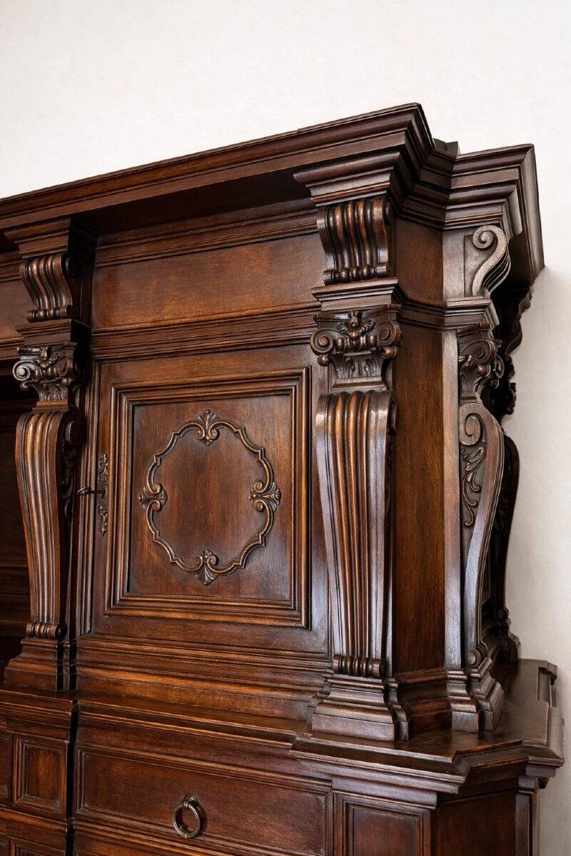 Renaissance-style notary cabinet in solid walnut – 19th century