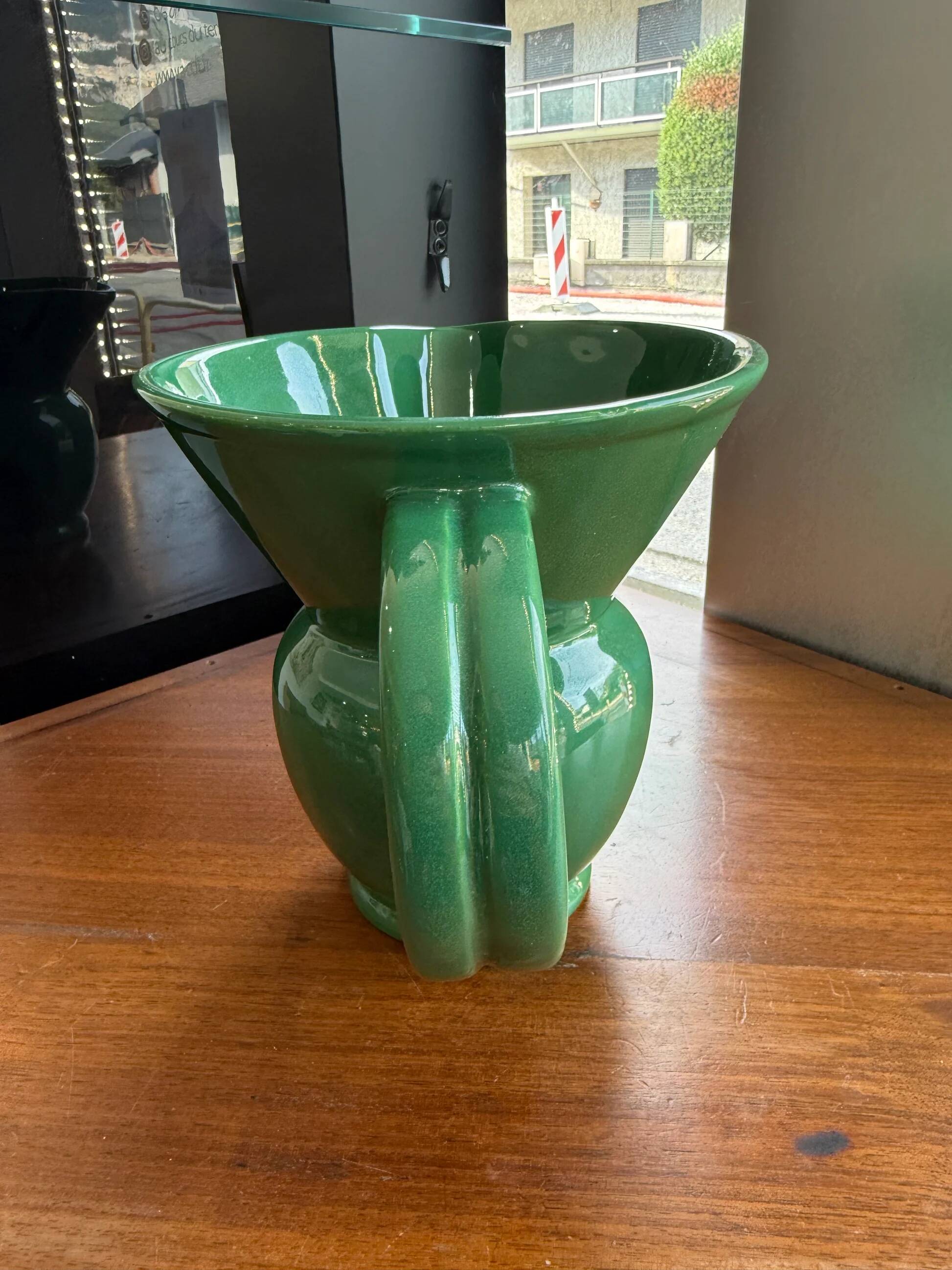 Pichet, pot à eau en faïence émaillée verte – HB Quimper, période art déco