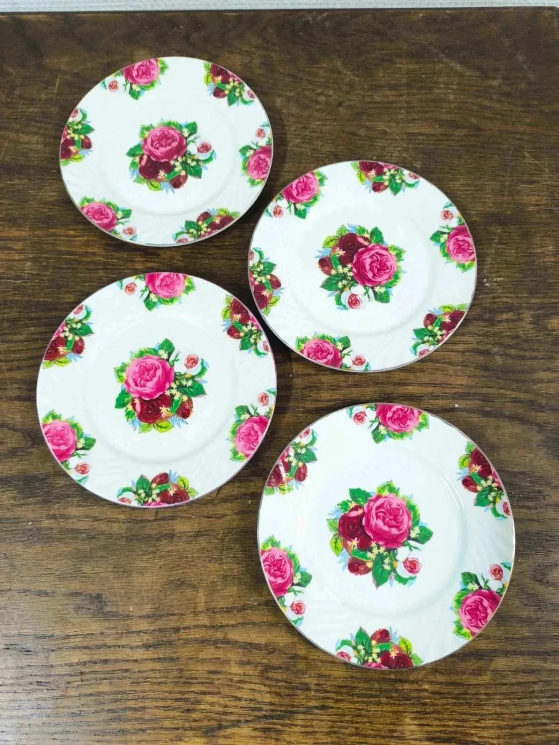 Set of 4 vintage-style pink floral plates (V2)