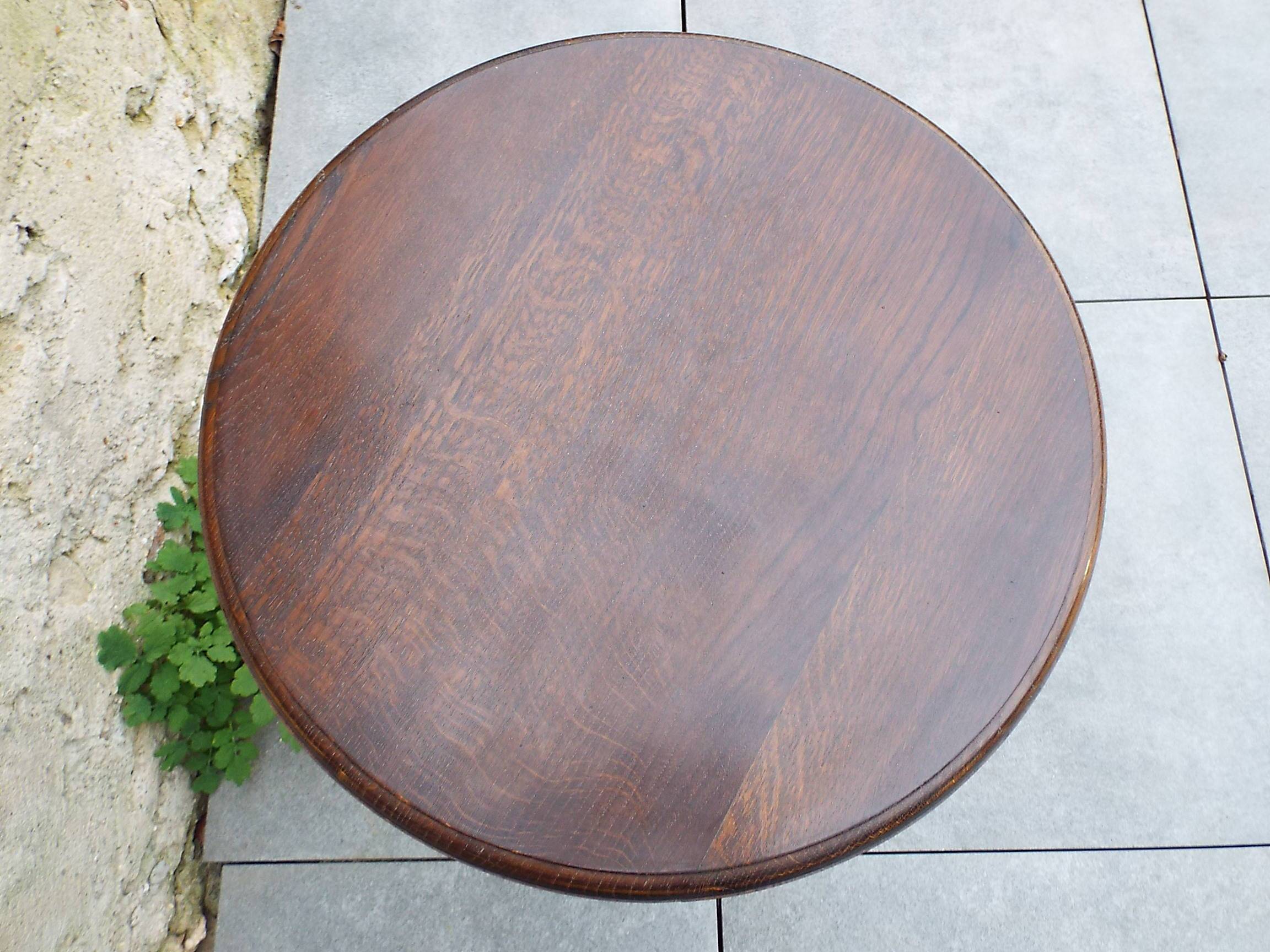 Round side table in turned wood
