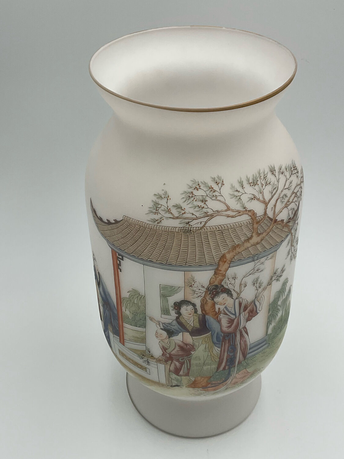 Chinese white opaline vase