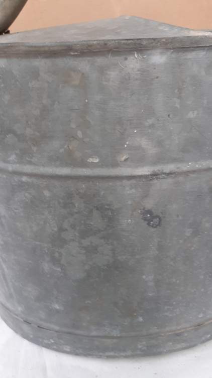 Zinc watering can