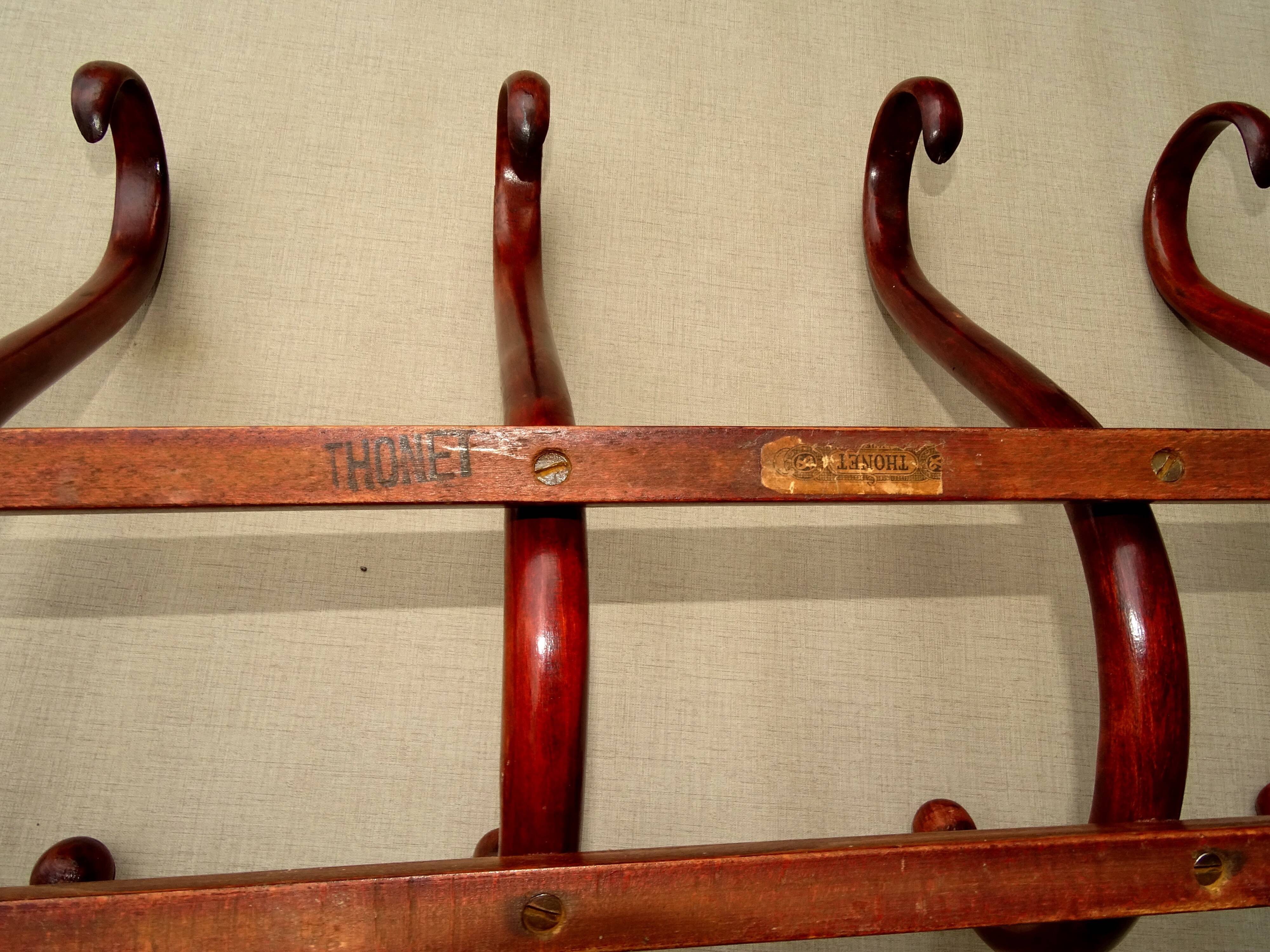 Wall-mounted coat and hat rack with 5 hooks by Thonet - 1900 - curved wood