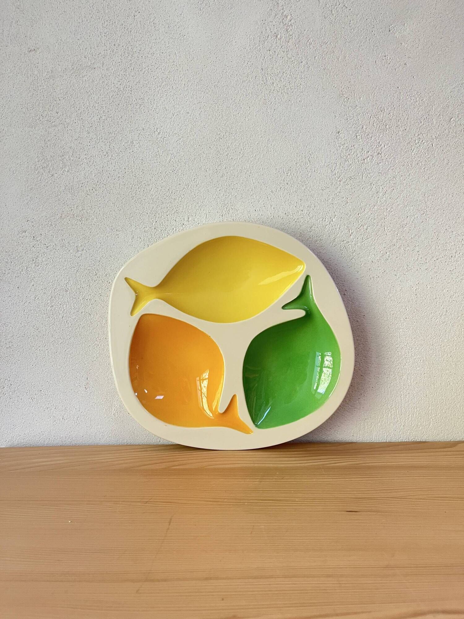 Saint Clément compartment dish from the 1950s-60s.