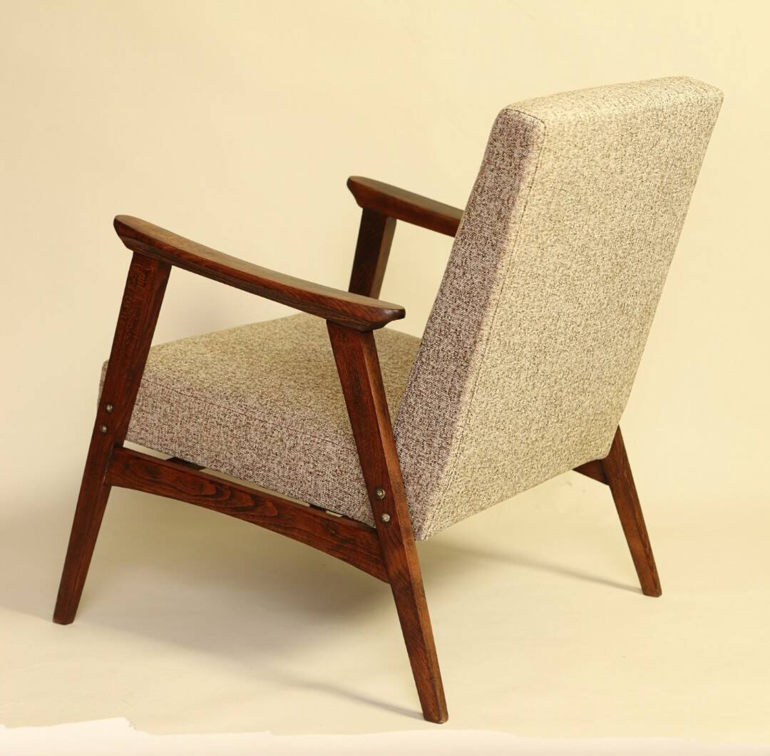 Fauteuil scandinave en bois design vintage original 1970 tissus granola beige fauteuil pour le salon après rénovation
