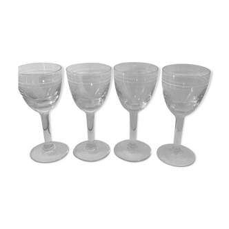 Lot 4 glasses on foot