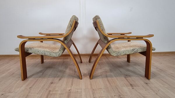 Paire de fauteuils par Drevopodnik Holesov