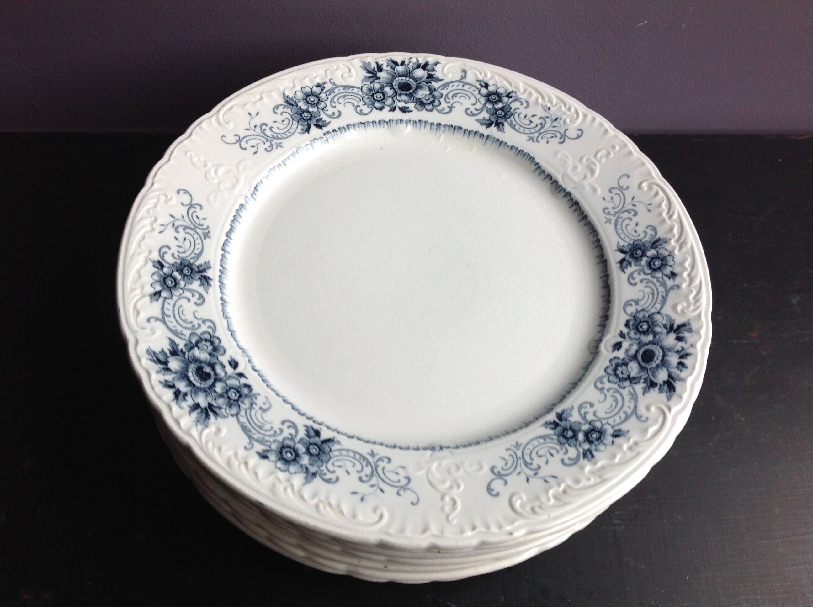 Set of 8 flat plates