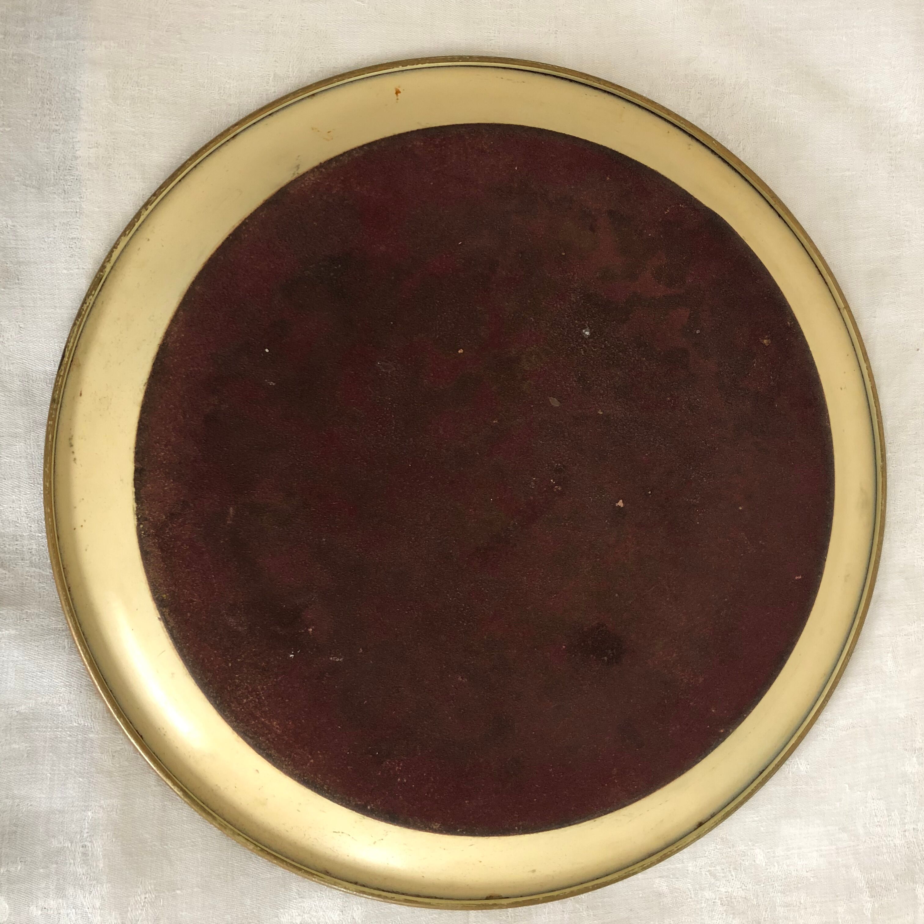 Napoleon 3 Plateau, cracked paint