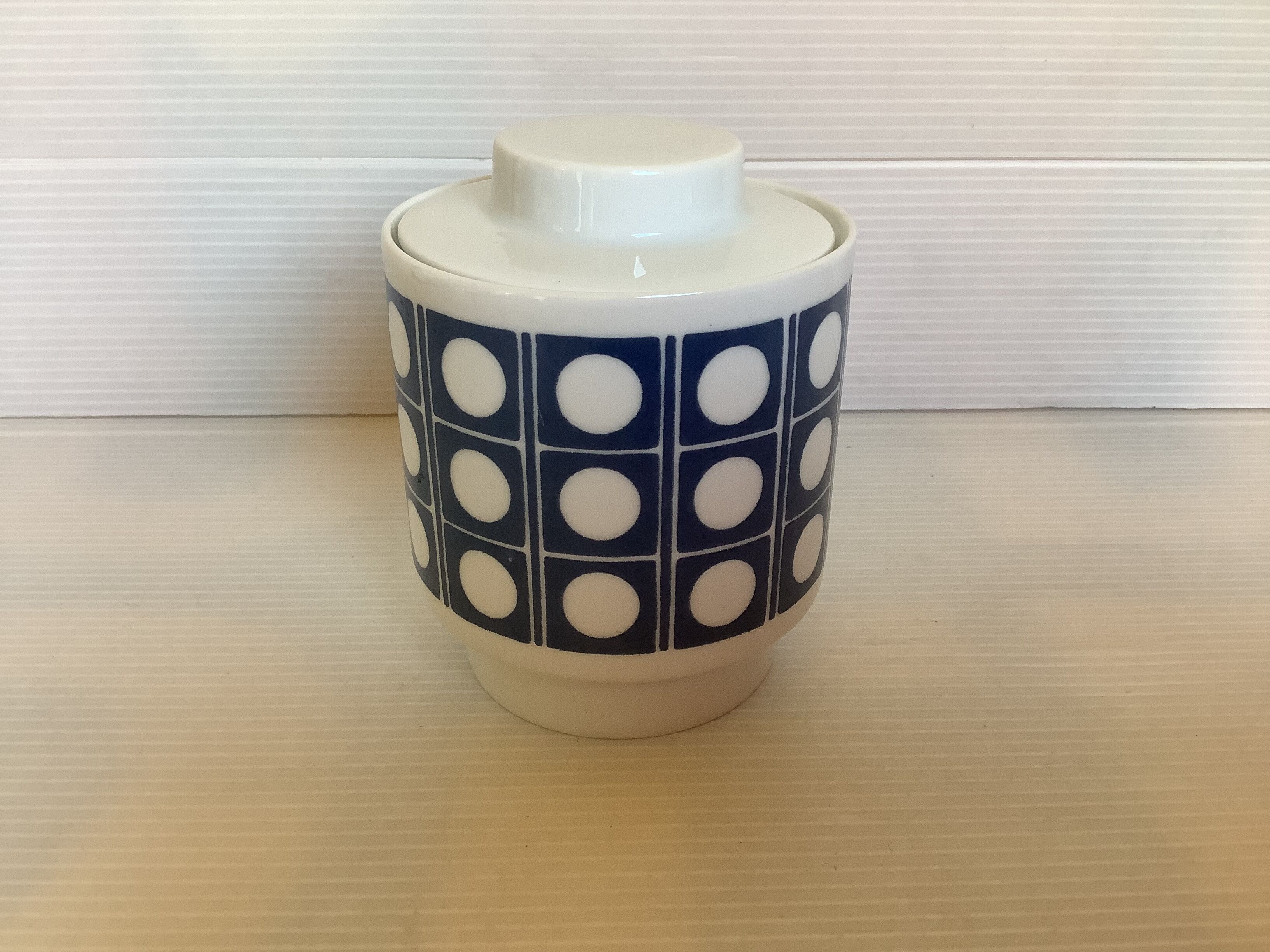 Sweeten box melitta Germany round white square blue