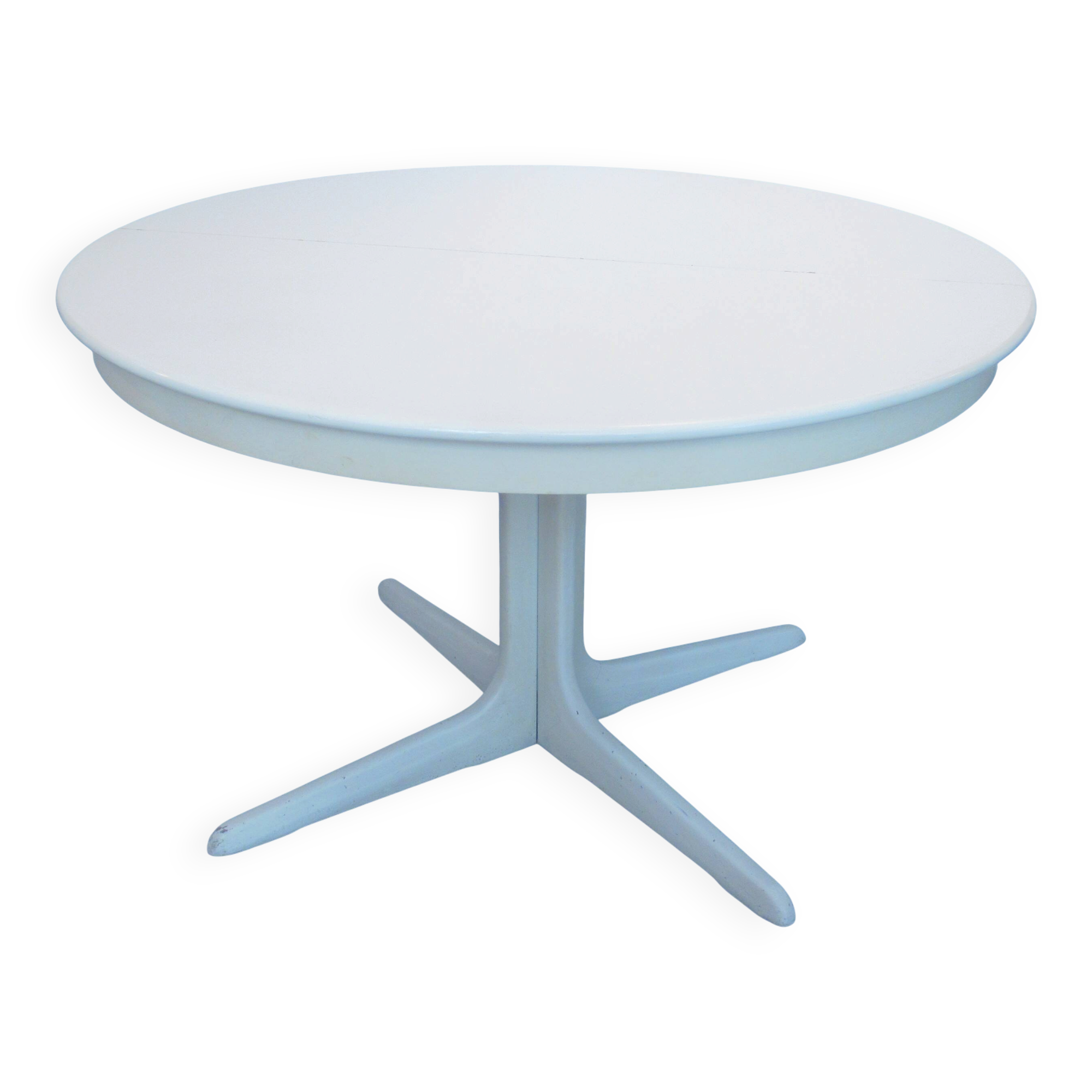 Extendable Danish dining room round table from the 1960s.
