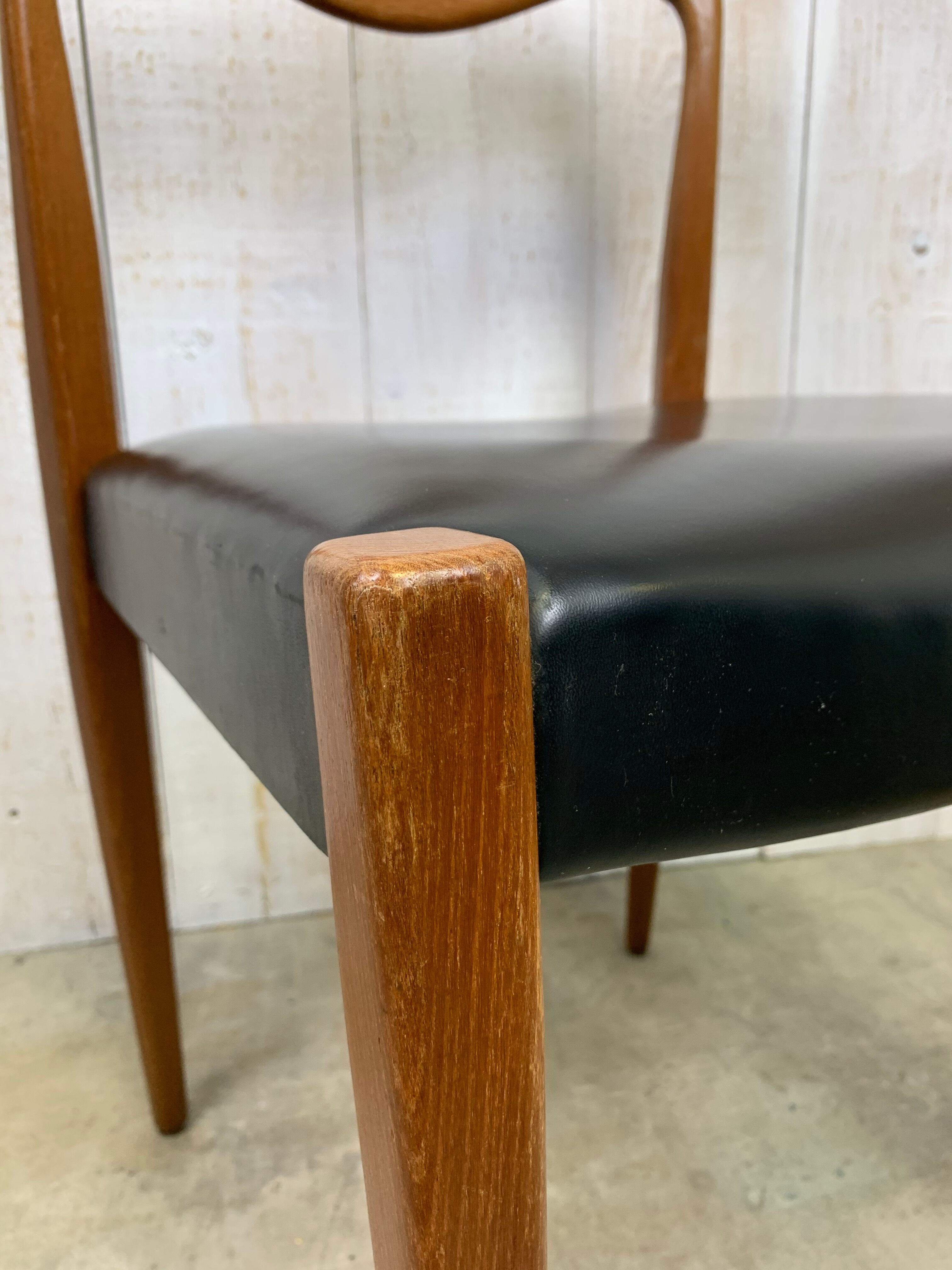 Series of 6 scandinavian chairs