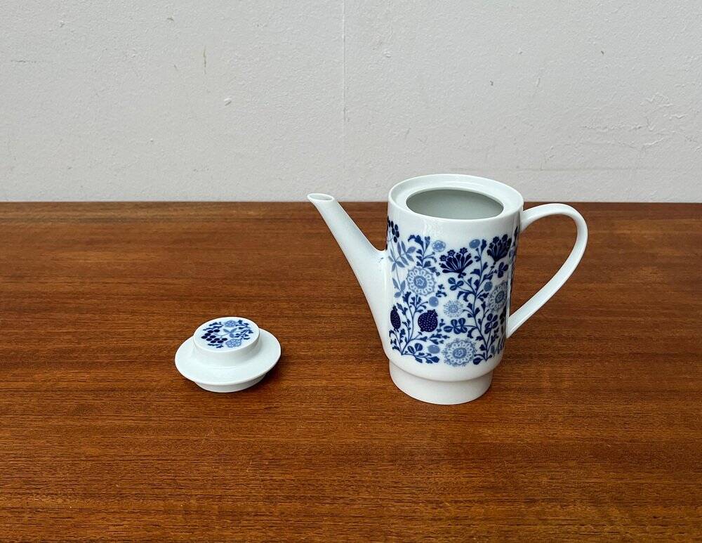 Teapot or coffee pot in German ceramic from the mid-century, Hamburg Form 20 series decor Blumenspiel by Lieselotte Kantner for Melitta, 1960s.