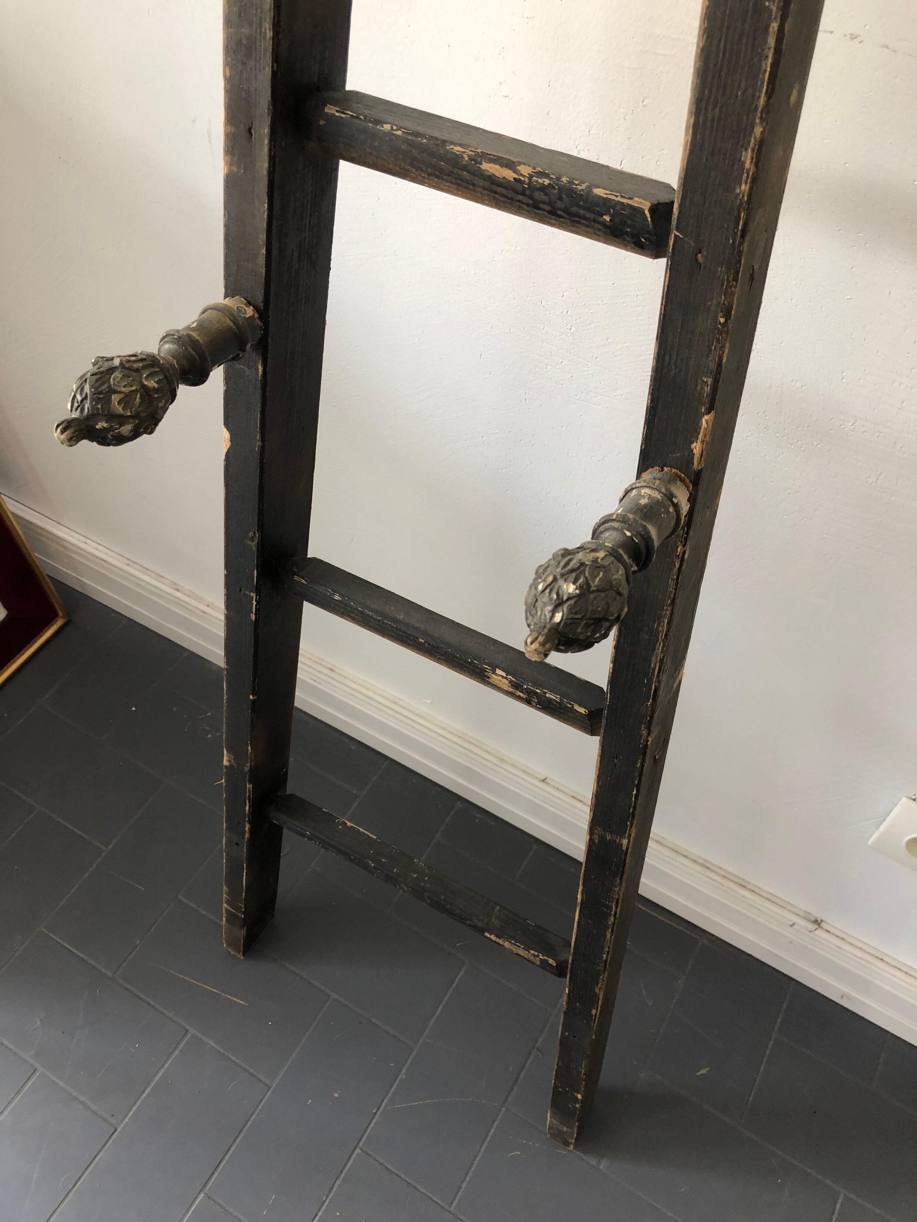 Old stepladder to be fixed to the wall