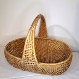 Large vintage light wicker basket – Integrated central handle