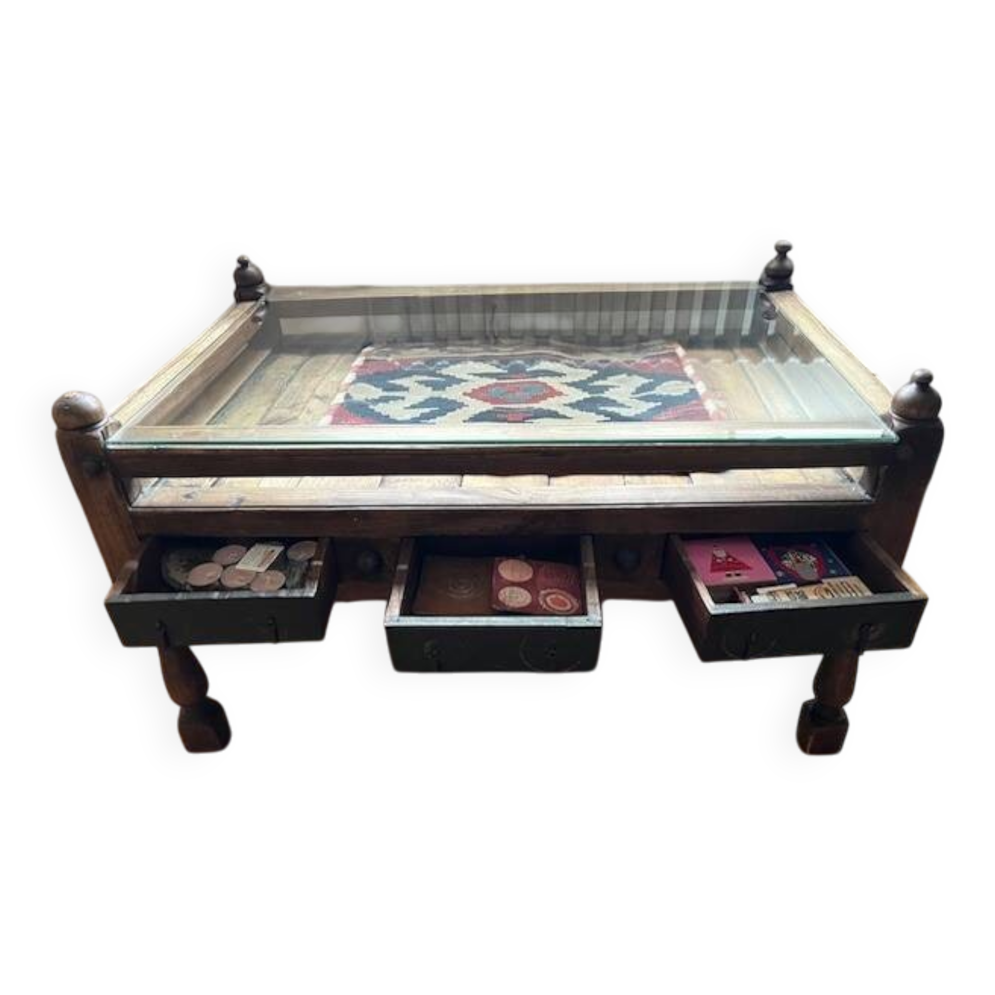 Table basse en bois massif avec tiroirs et plateau en verre – pièce unique