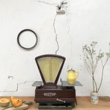 Testut kitchen scale in bakelite