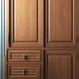 Armoire ancienne en bois massif
