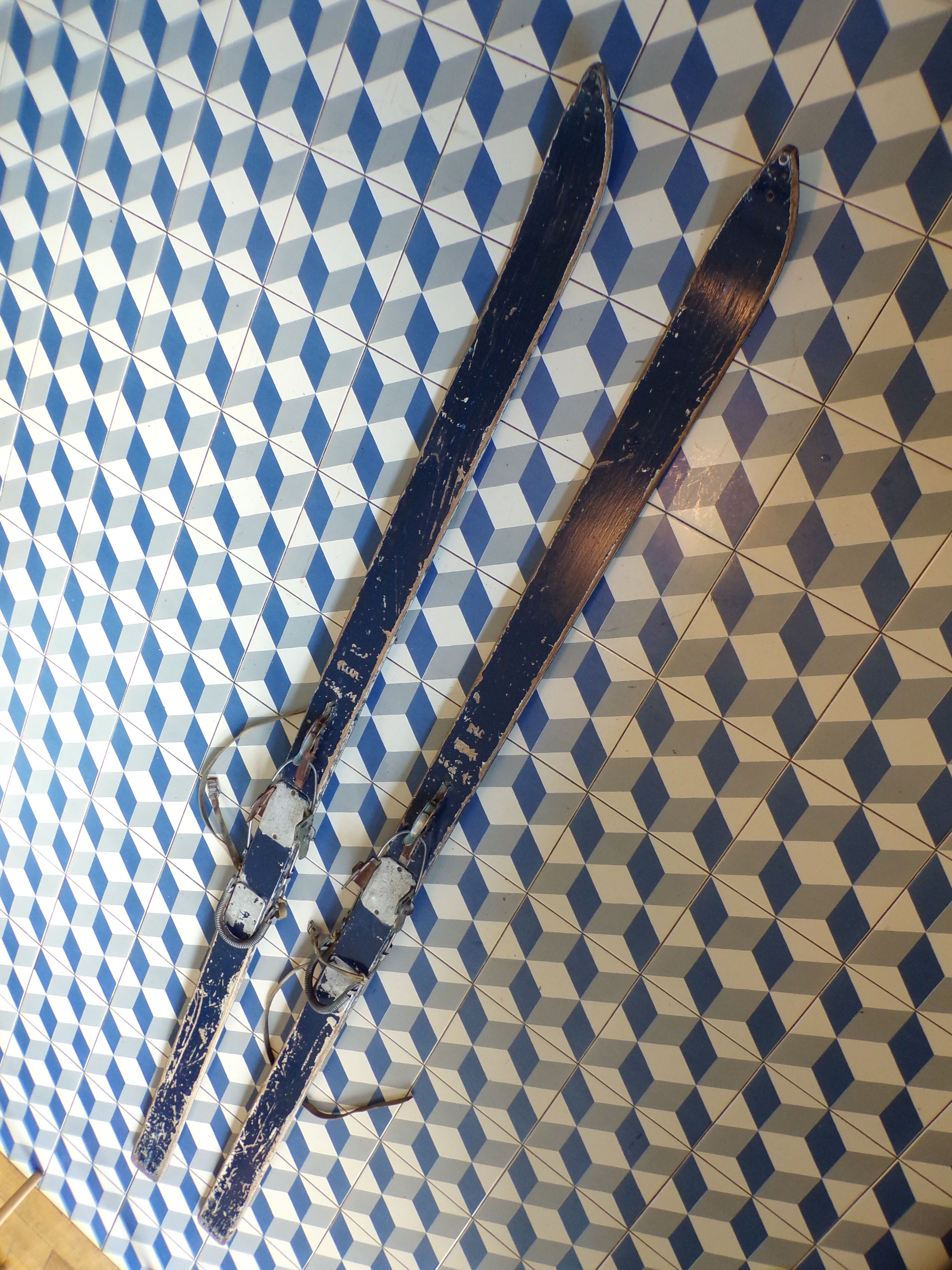 Pair of old wooden skis L=211cm