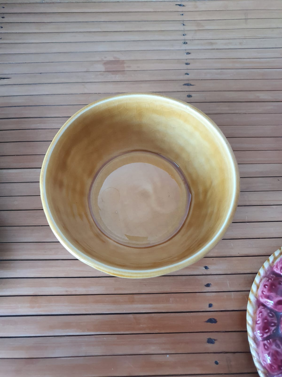 Sucrier fruits strawberry, signed sarreguemines france