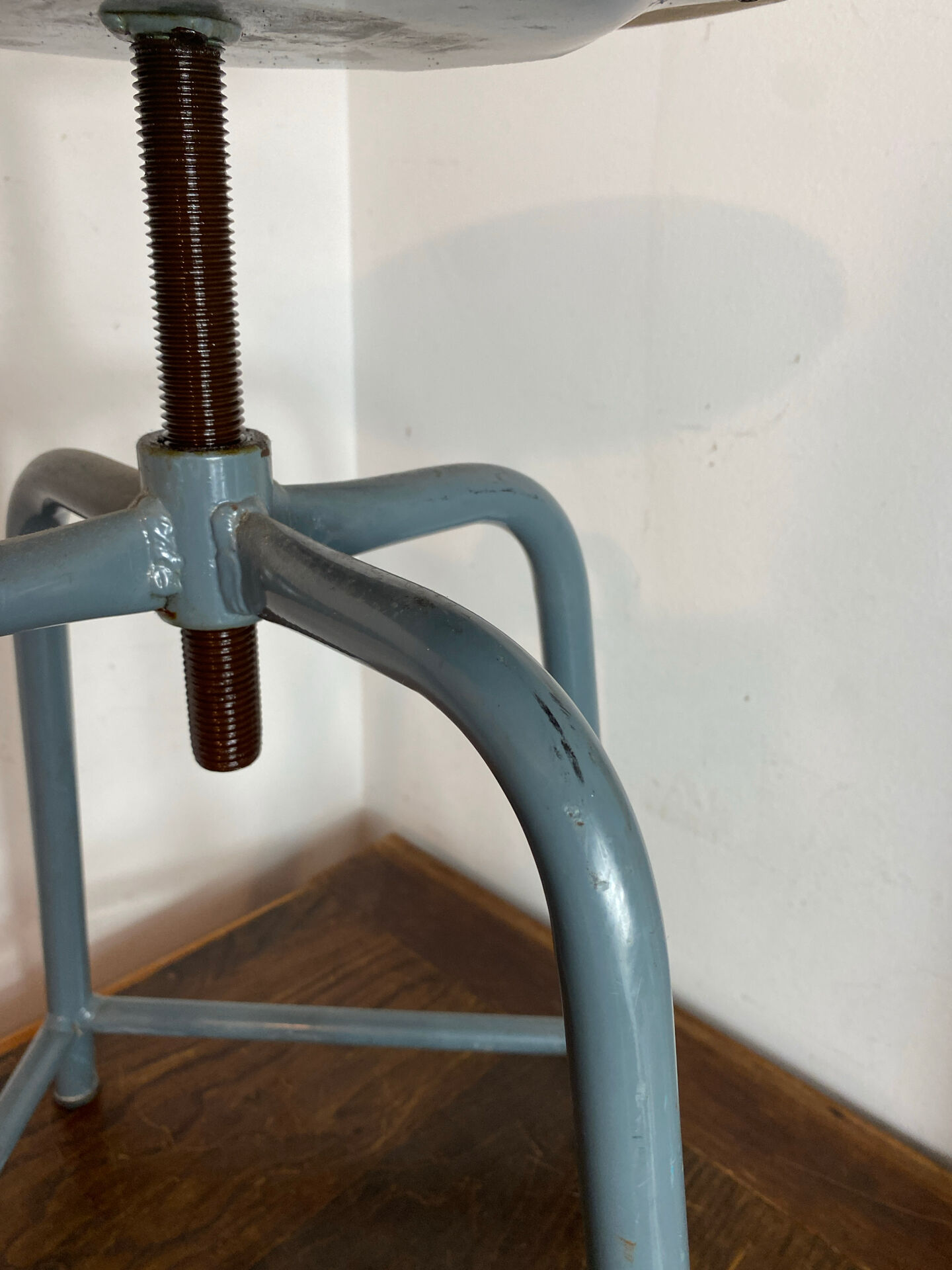 Adjustable height metal and wood workshop stool