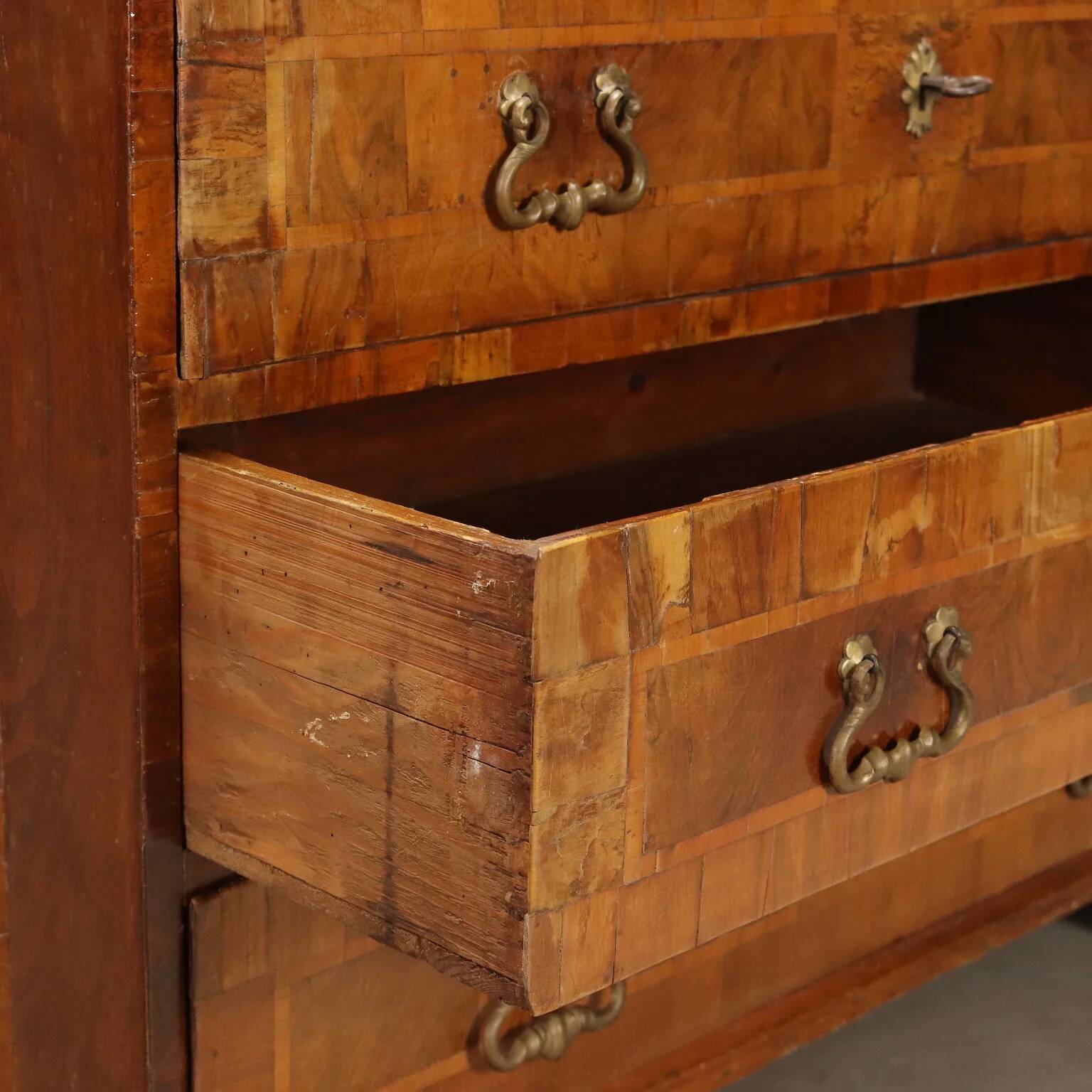 Walnut desk - Italy 18th century