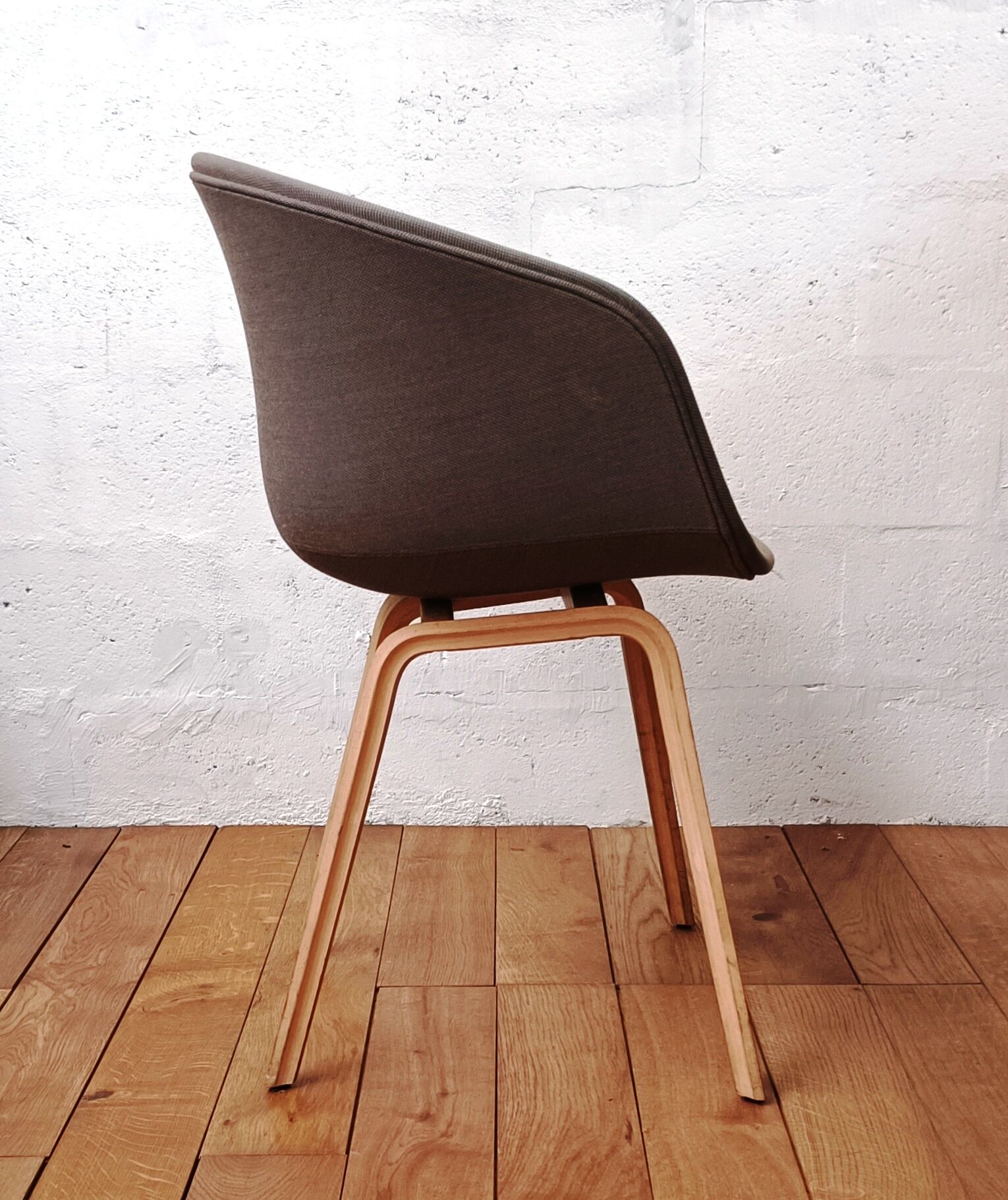 Chaise About A Chair AAC22, Hee Welling
