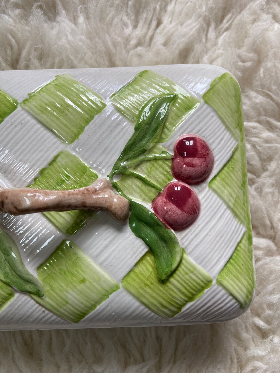 Box Ceramic Cherries Slip