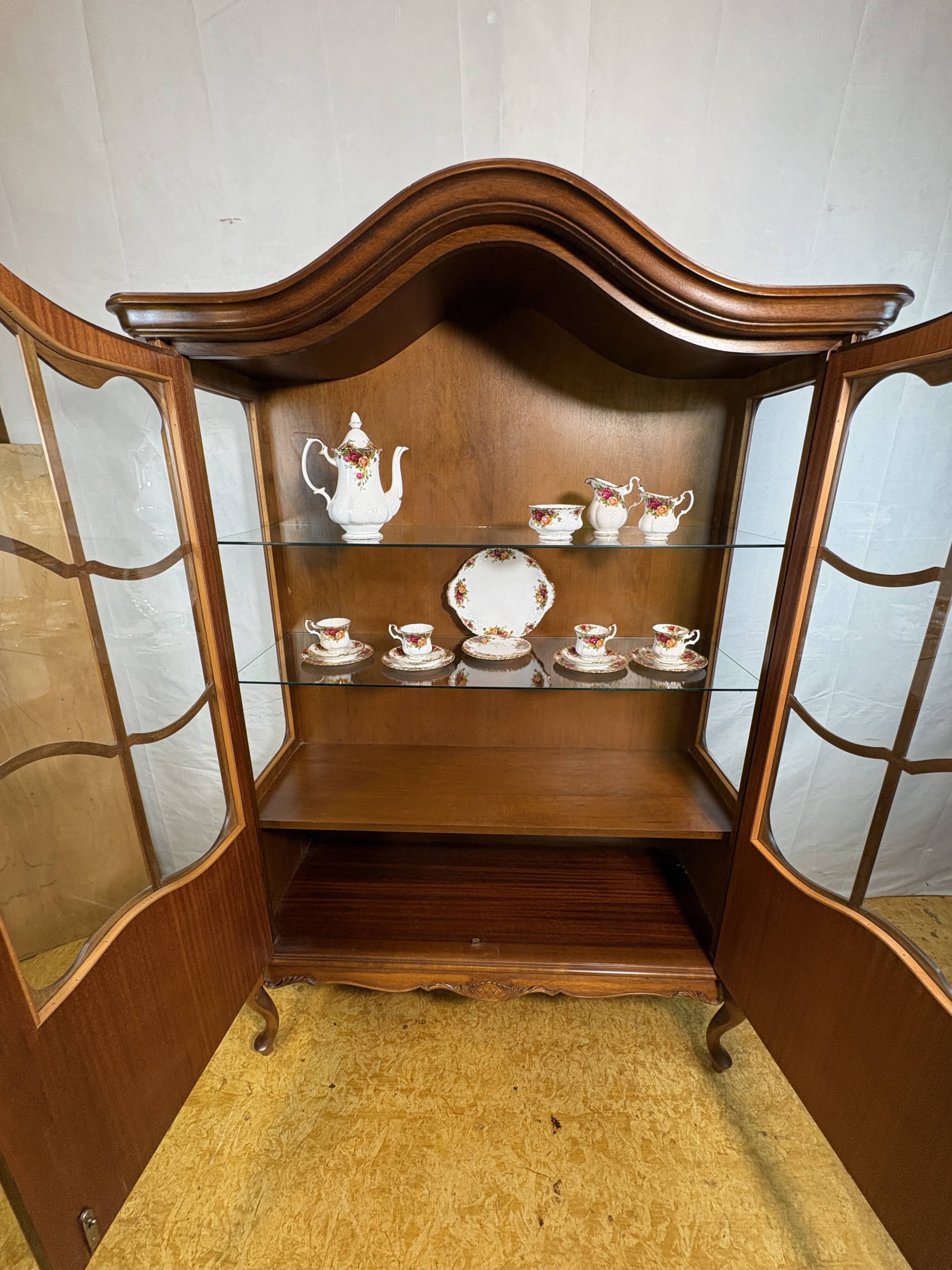 Vitrine de style baroque classique – Environ 1940–1960