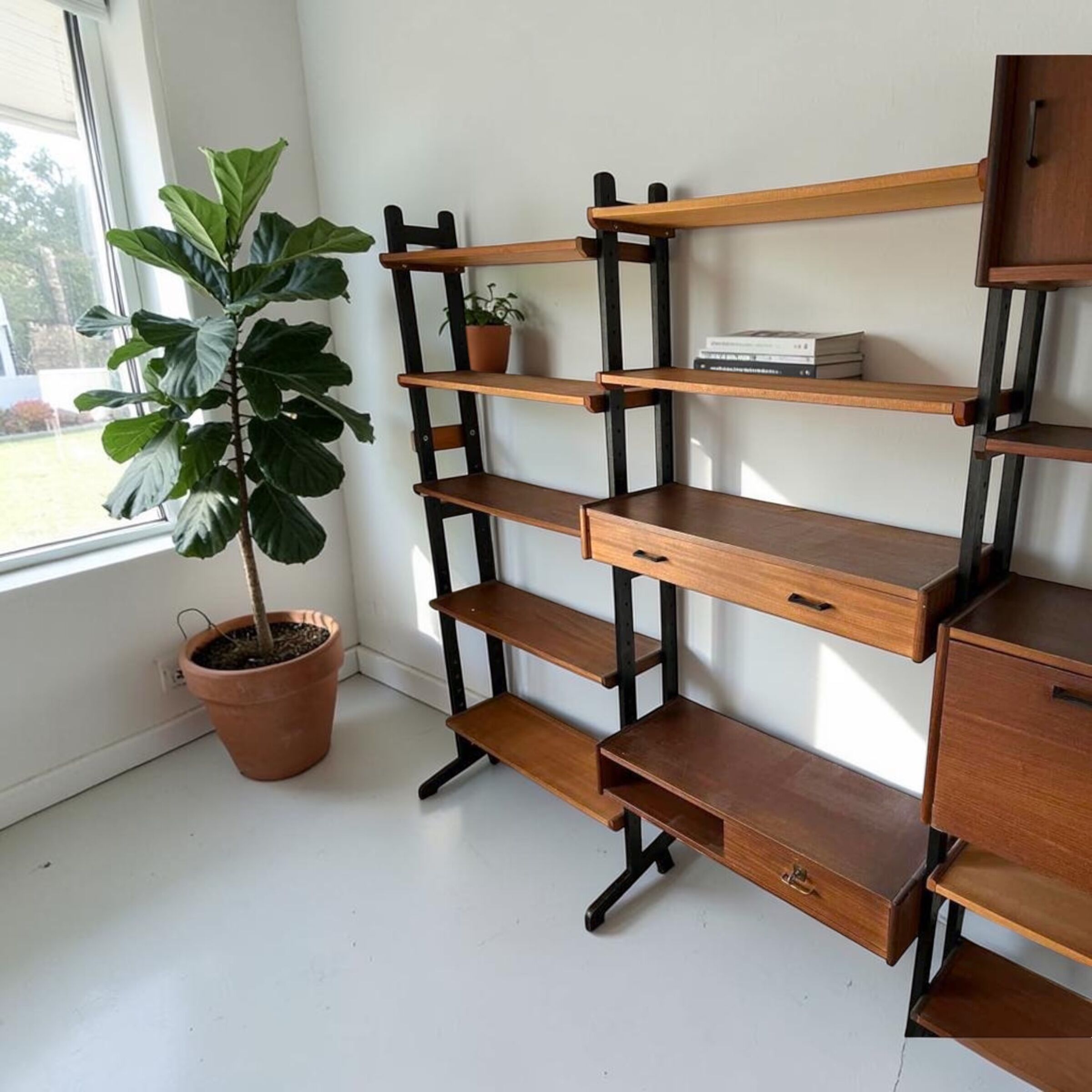 Meuble mural vintage par Simpla Lux