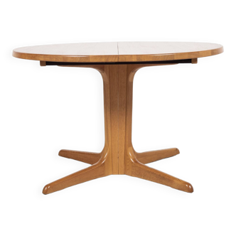Midcentury Danish round dining table in solid oak 1960s - with 2 extensions