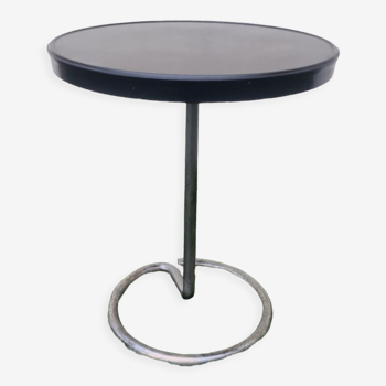 Bauhaus-style pedestal table