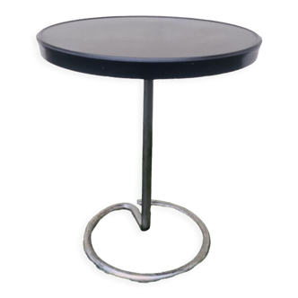 Bauhaus-style pedestal table