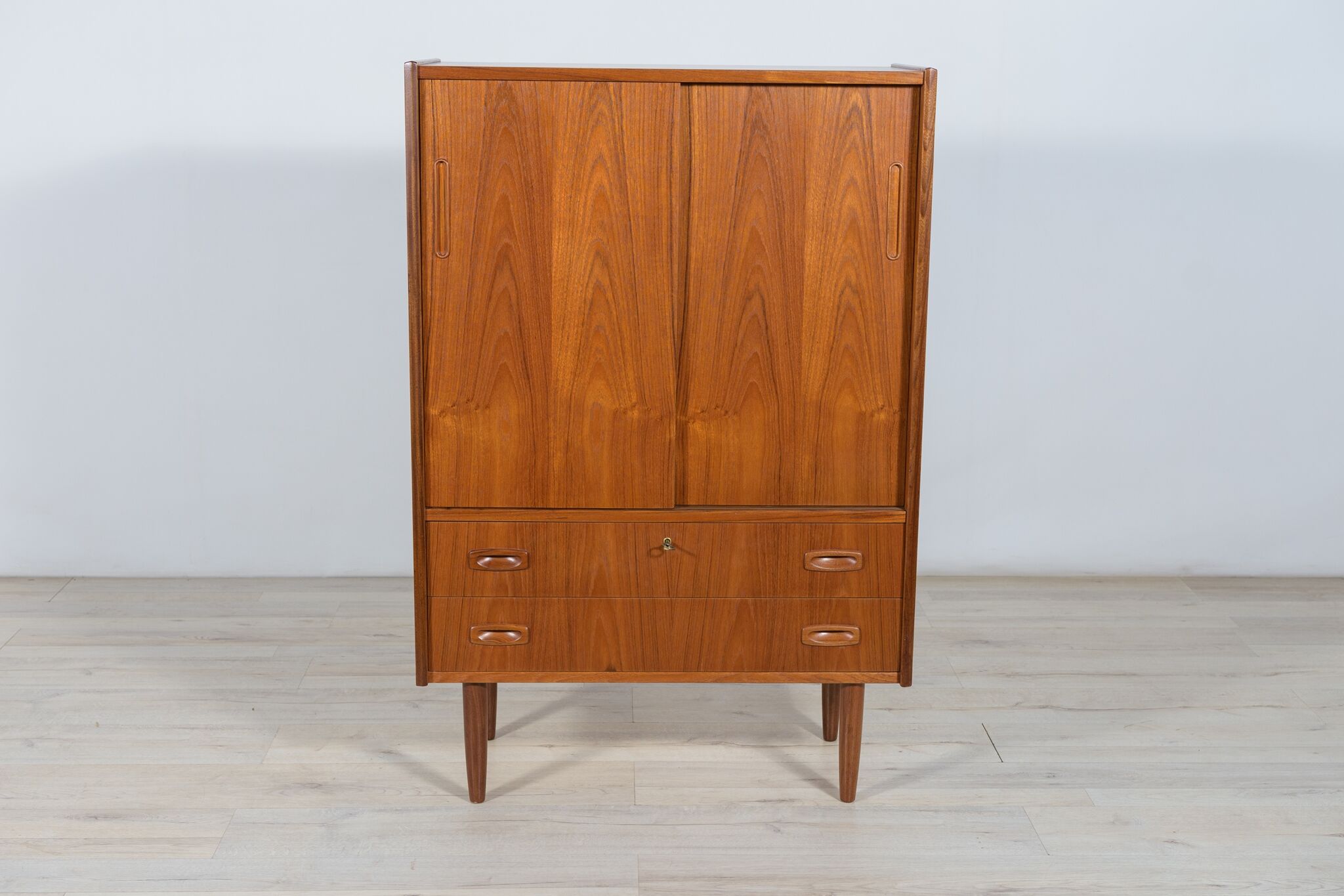 Commode en teck du milieu du siècle, années 1960